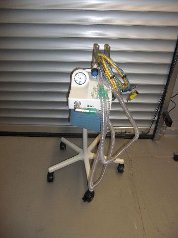 Dräger CF-800 Beatmungs- CPAP-Gerät (1)