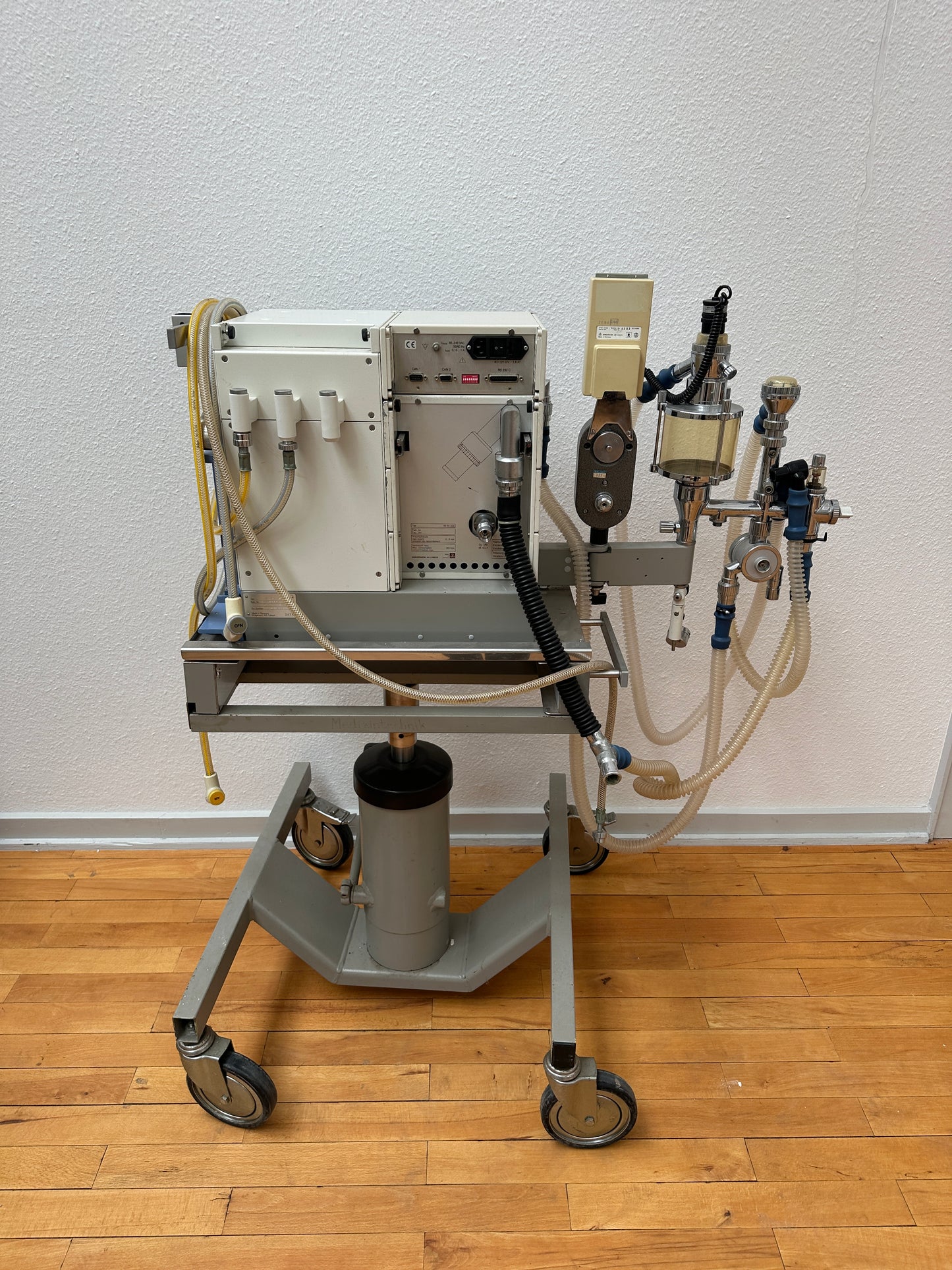 Dräger Sulla 808 VD anesthesia ventilator