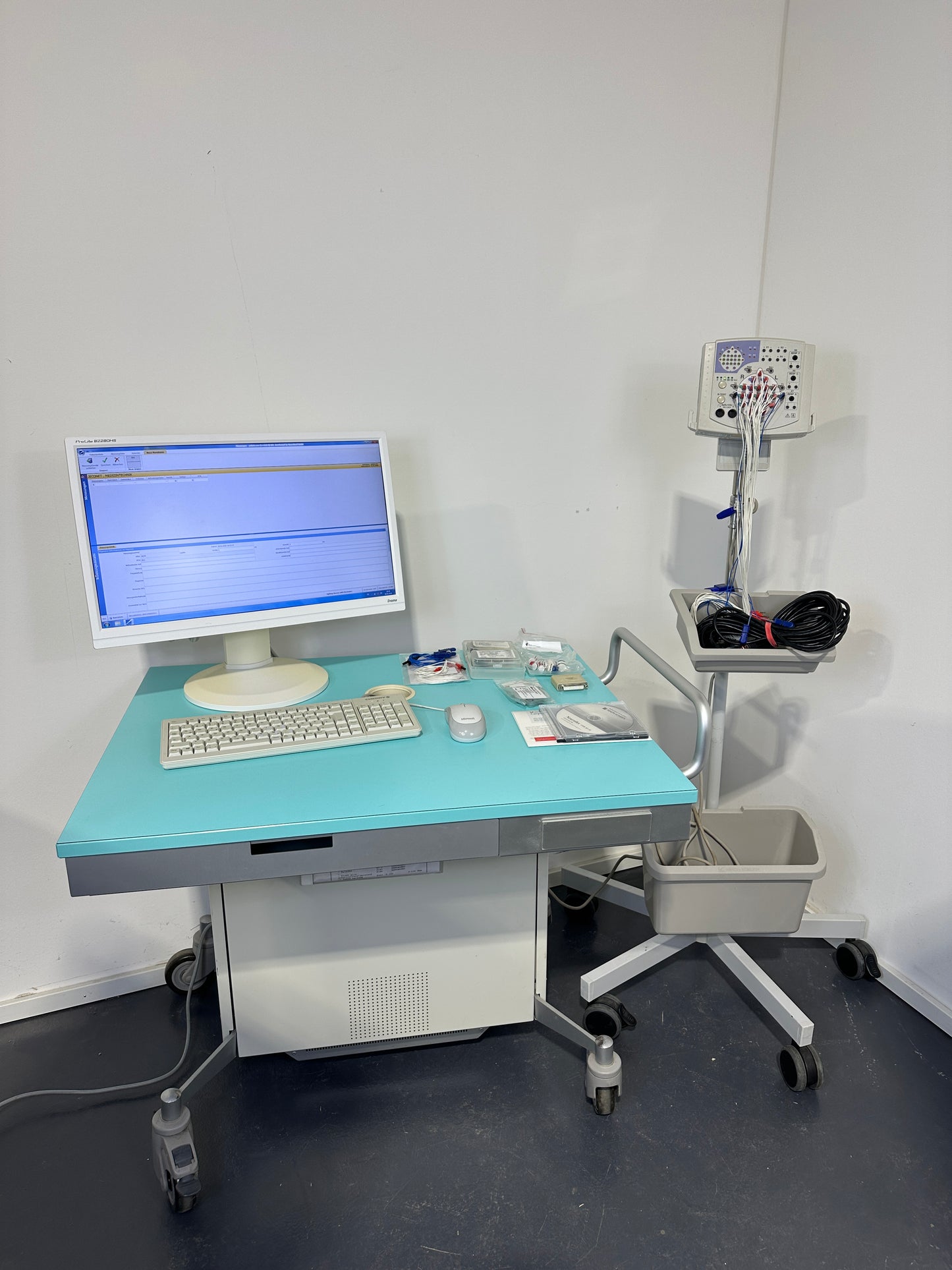Nihon Khoden Neurofax EEG-1200 EEG