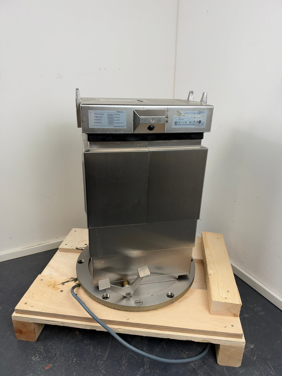 Maquet ALPHAMAQUET Plus 1150.01A1 stationäre OP-Tisch-Säule mit Versorgungseinheit