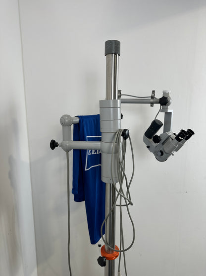 Zeoss OPMI-1 surgical microscope