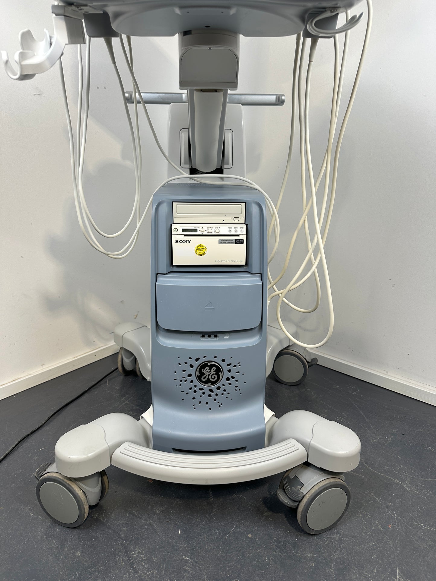 GE Voluson S10 BT16 Ultraschallgerät – Bj. 2016 – 4 Sonden ML6-15 / C1-5 / RAB6 / IC9 – 3D/4D