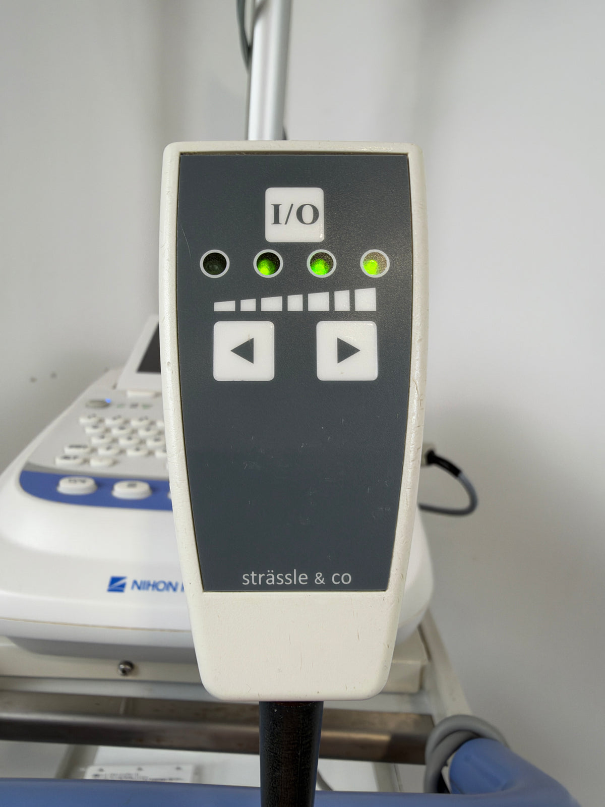 Nihon Khoden ECG-2350 EKG Schreiber & Strässle DT100 Sauganlage