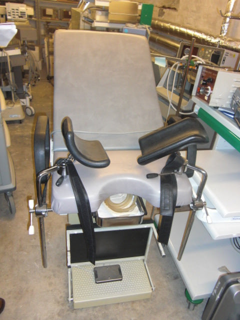 Gynäkologischer/Urologischer Untersuchungsstuhl Gynäkologischer/Urologischer Untersuchungsstuhl