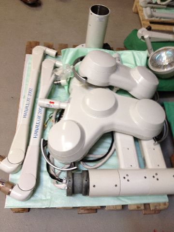 Heraeus Hanaulux 2004/2002 operating room lamp (ceiling mount)
