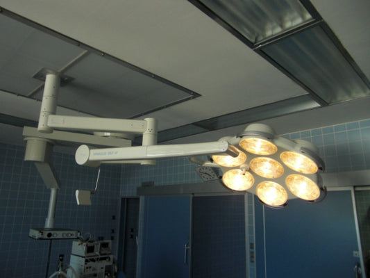 Heraeus Hanaulux 2007 OP-Lampe (Deckenmontage)