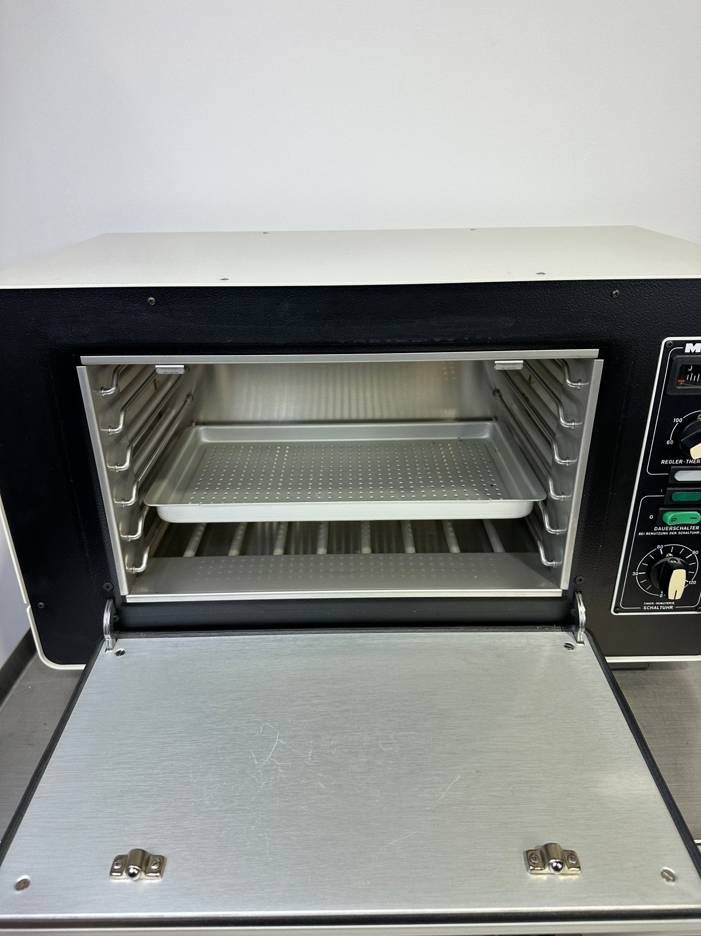 Melag Type: 221 Hot Air Sterilizer 18 Liters up to 200°C
