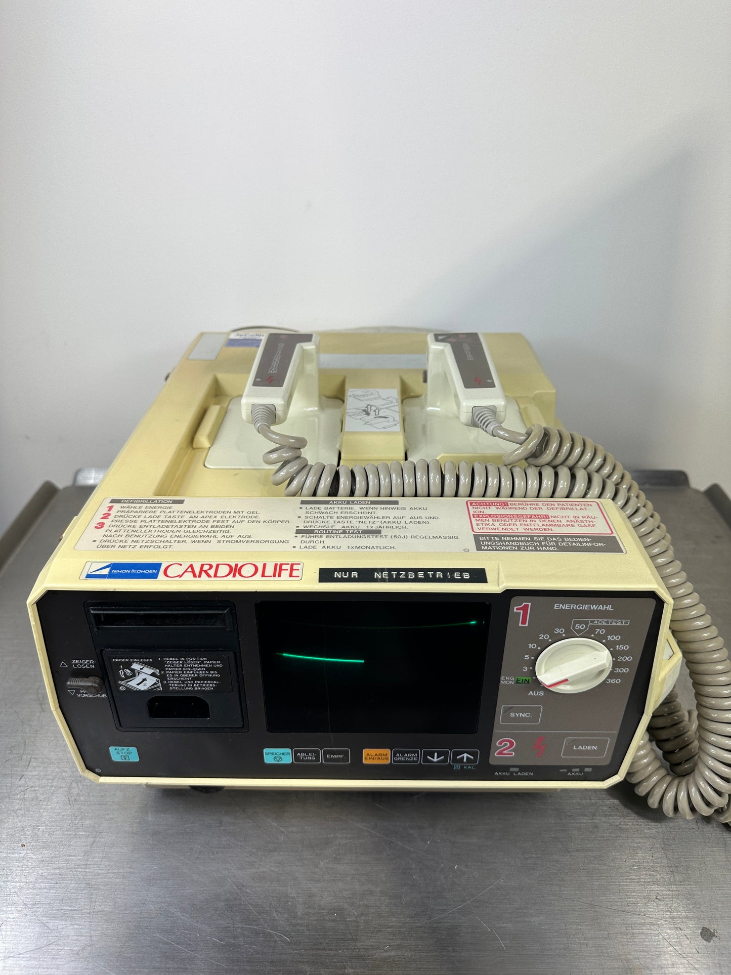 Nihon Kohden Cardiolife Tec-7100G Defibrillator