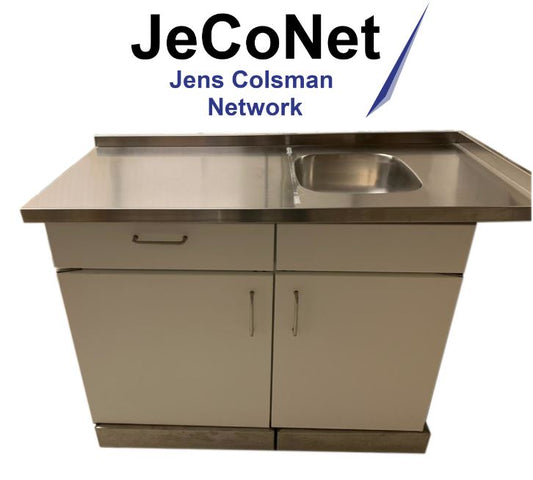 Blanko Spülbereich mit Unterschränken